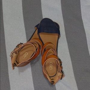 Belts to adjust on sides.